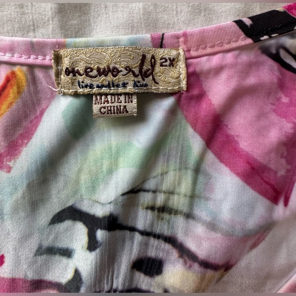 ONE WORLD Pink and Black Floral V-Neck Blouse 2X - Picture 10 of 11